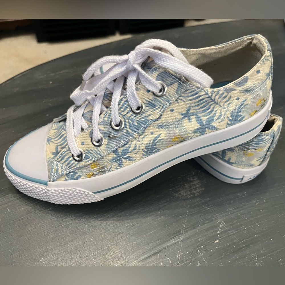 NEW Old Stock AIRWALK Legacee Floral Canvas Sneakers with White Laces